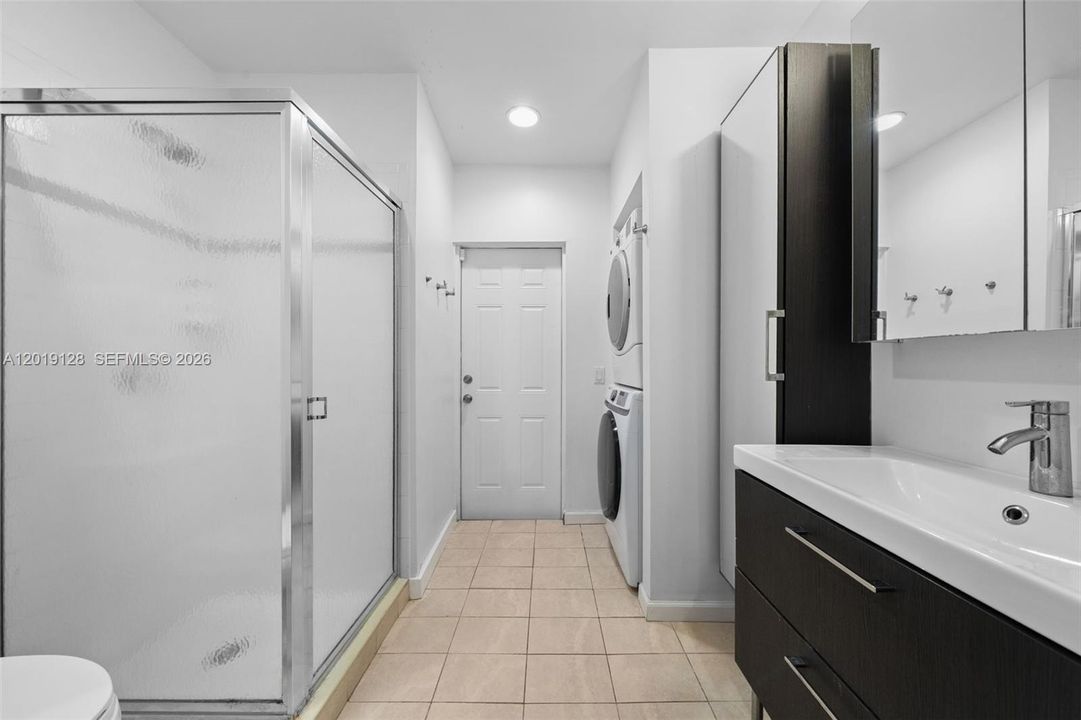 For Sale: $3,200,000 (4 beds, 2 baths, 2525 Square Feet)