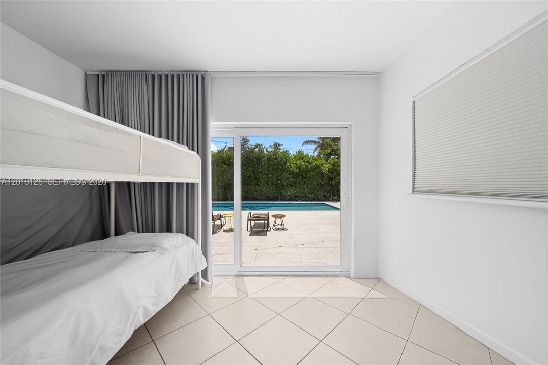 For Sale: $3,200,000 (4 beds, 2 baths, 2525 Square Feet)