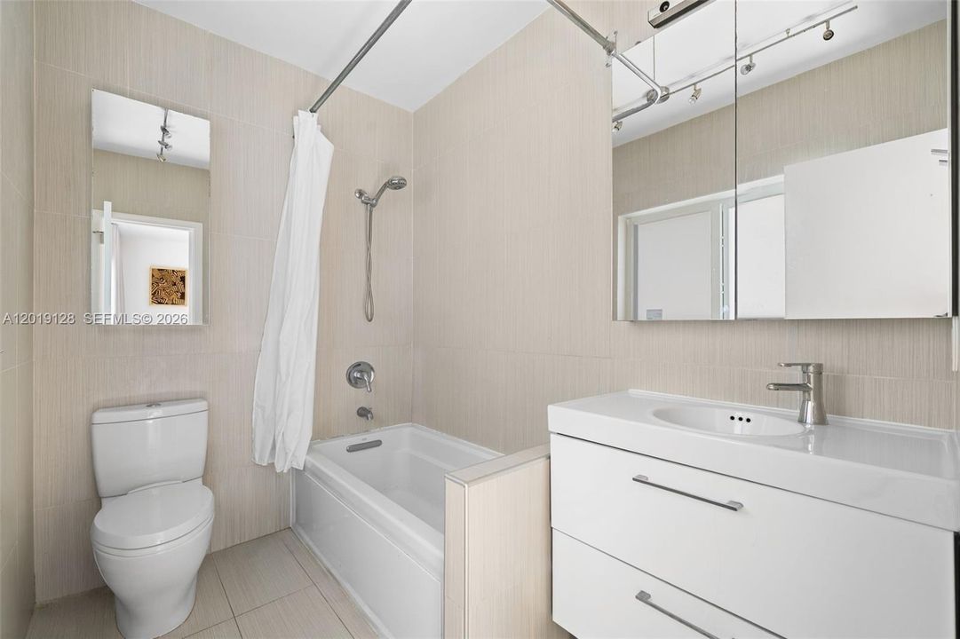 For Sale: $3,200,000 (4 beds, 2 baths, 2525 Square Feet)