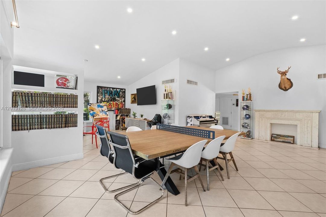 For Sale: $3,200,000 (4 beds, 2 baths, 2525 Square Feet)