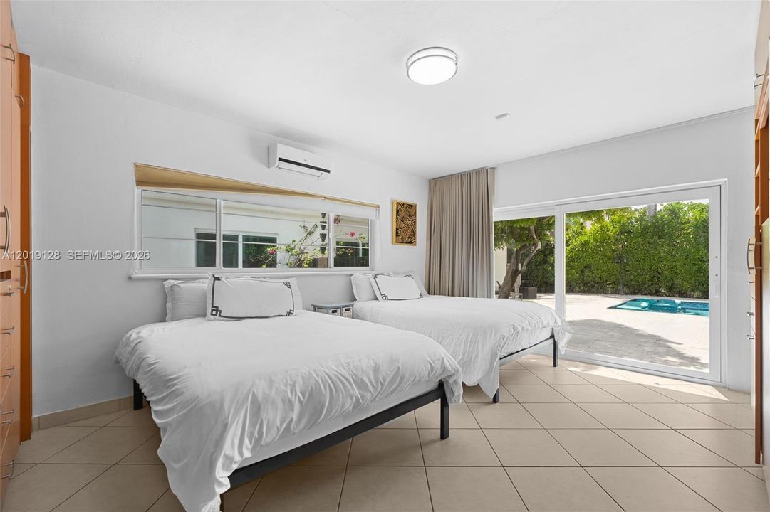 For Sale: $3,200,000 (4 beds, 2 baths, 2525 Square Feet)