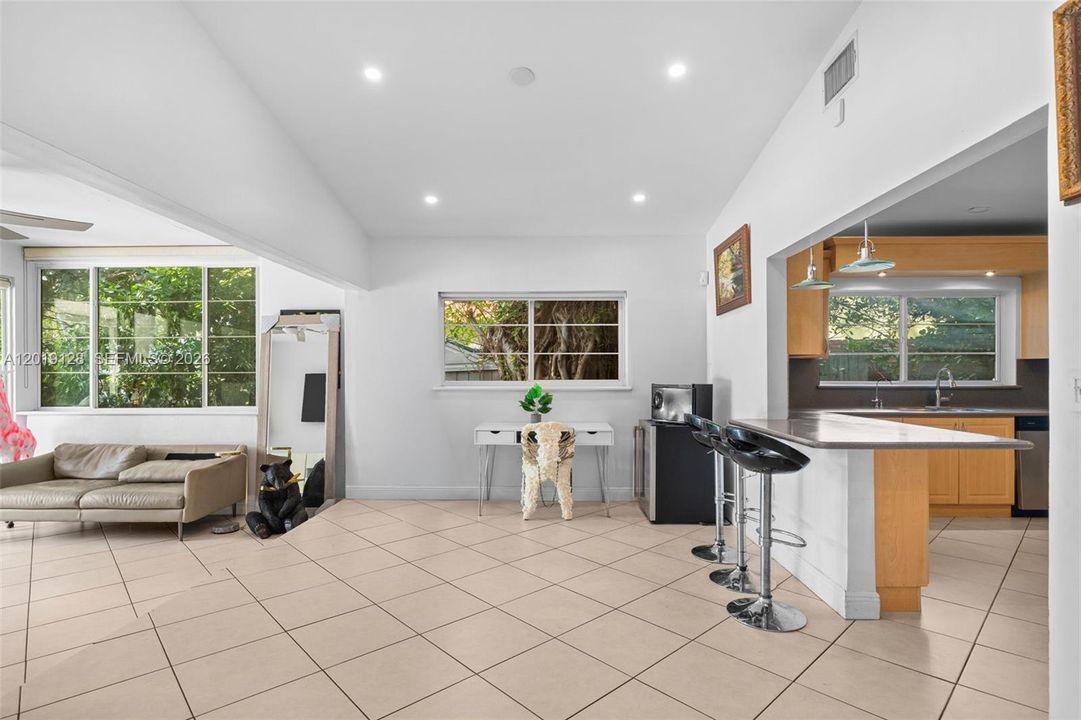 For Sale: $3,200,000 (4 beds, 2 baths, 2525 Square Feet)