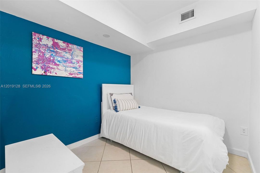For Sale: $3,200,000 (4 beds, 2 baths, 2525 Square Feet)