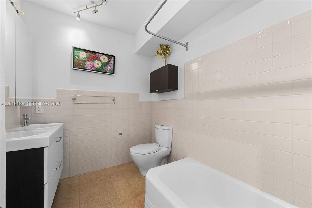For Sale: $3,200,000 (4 beds, 2 baths, 2525 Square Feet)