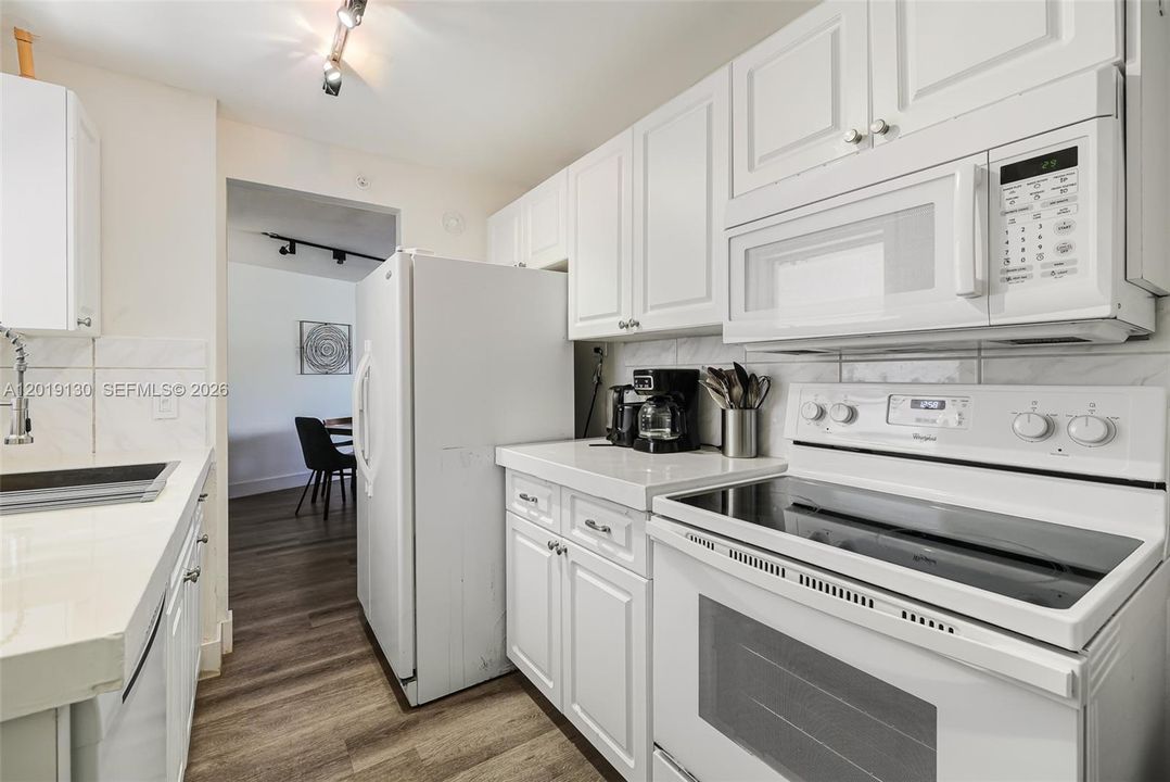 Activo con contrato: $420,000 (2 camas, 2 baños, 940 Pies cuadrados)