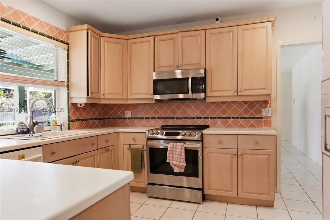 For Sale: $1,000,000 (4 beds, 2 baths, 2328 Square Feet)