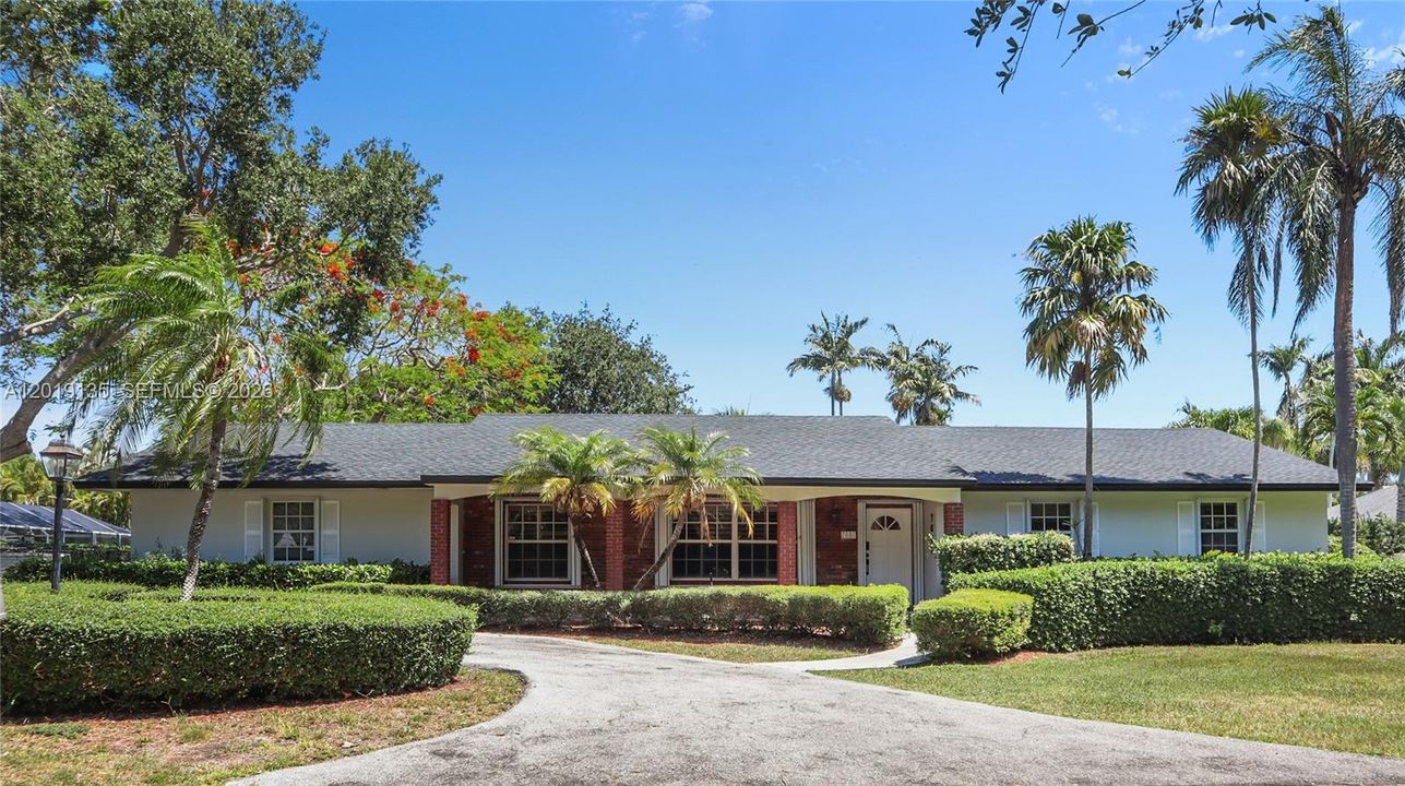 For Sale: $1,000,000 (4 beds, 2 baths, 2328 Square Feet)
