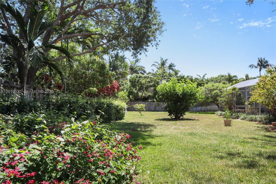 For Sale: $1,000,000 (4 beds, 2 baths, 2328 Square Feet)