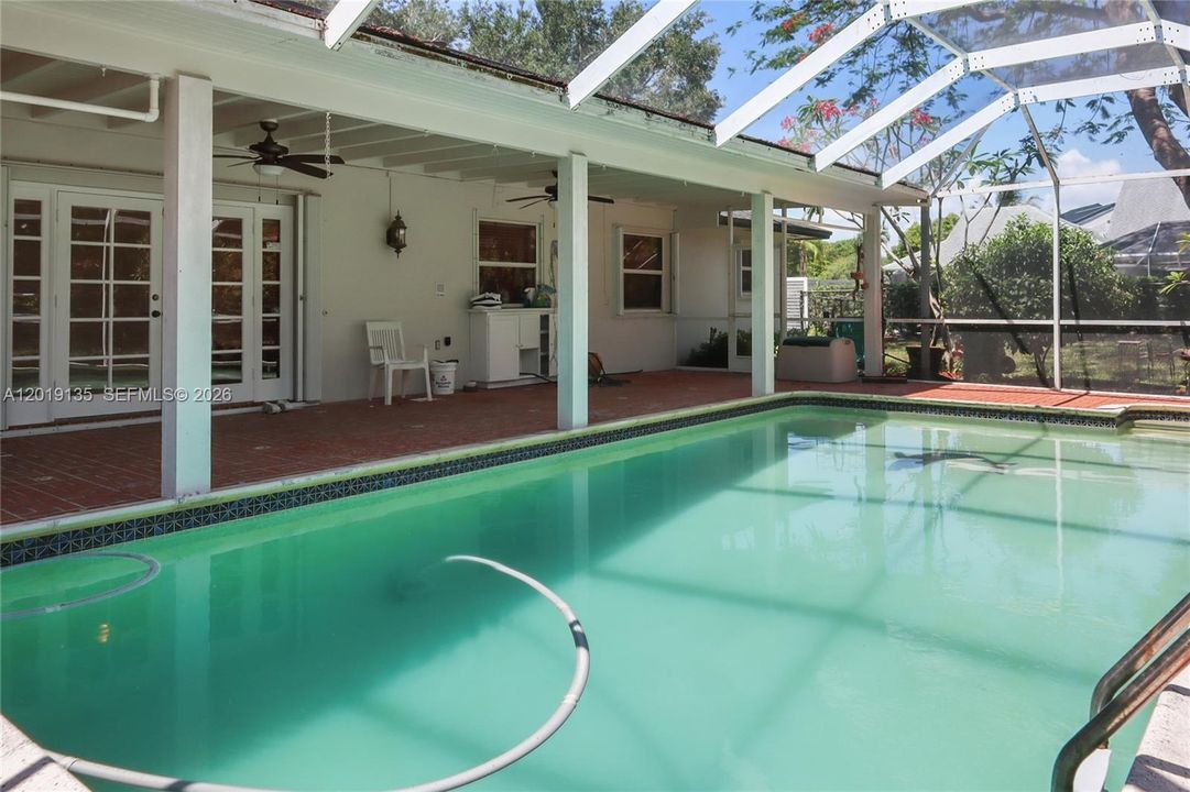 For Sale: $1,000,000 (4 beds, 2 baths, 2328 Square Feet)
