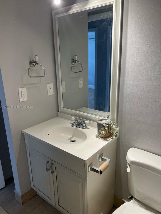 Active With Contract: $2,750 (3 beds, 2 baths, 1132 Square Feet)