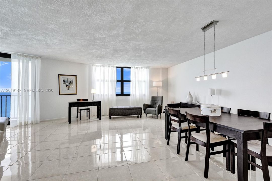 For Sale: $675,000 (2 beds, 2 baths, 1508 Square Feet)