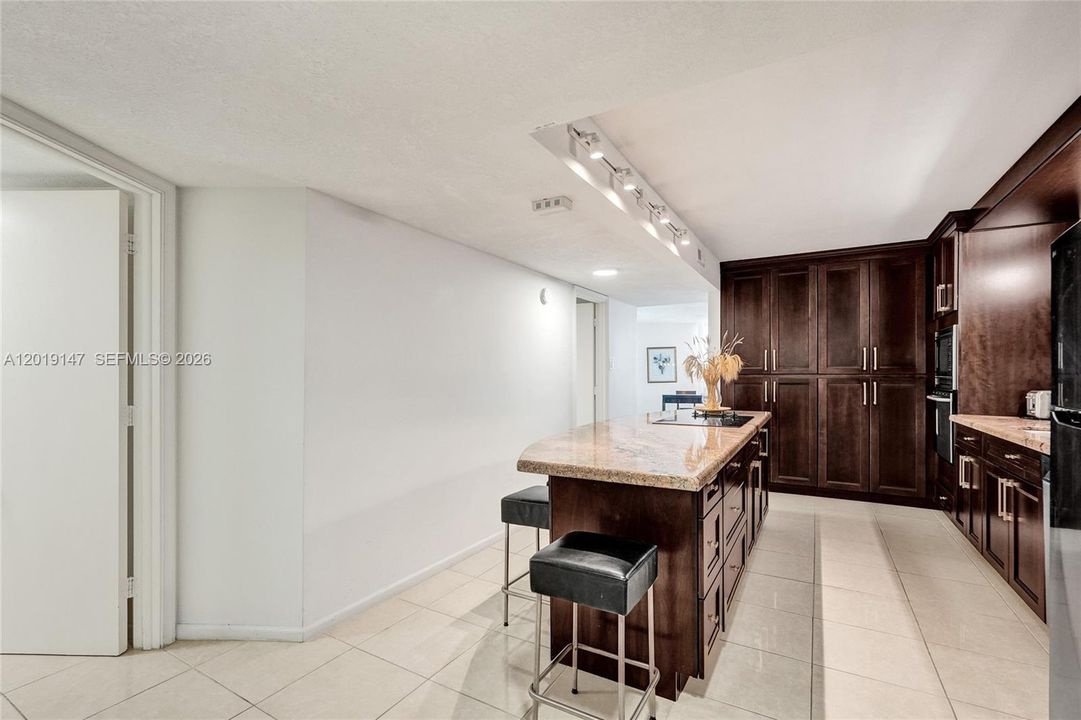 For Sale: $675,000 (2 beds, 2 baths, 1508 Square Feet)