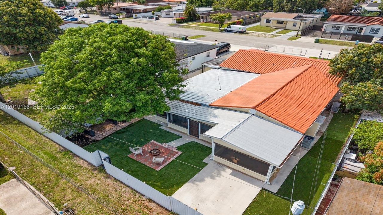 En Venta: $765,000 (4 camas, 3 baños, 2053 Pies cuadrados)