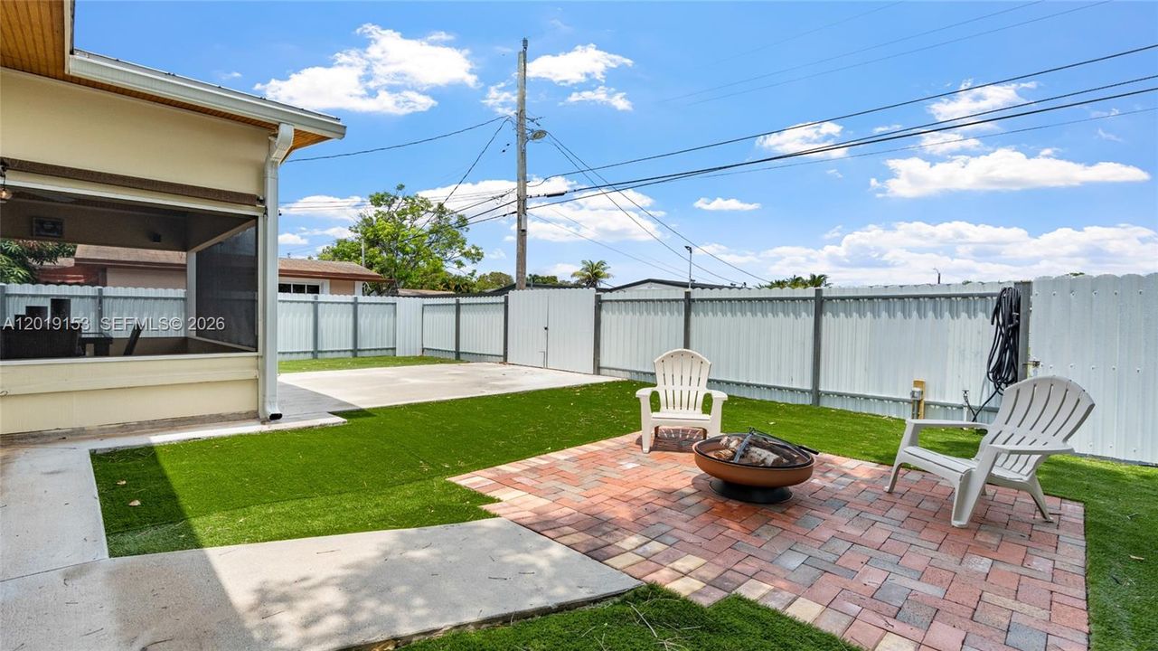 En Venta: $765,000 (4 camas, 3 baños, 2053 Pies cuadrados)
