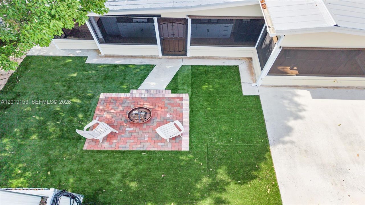 En Venta: $765,000 (4 camas, 3 baños, 2053 Pies cuadrados)