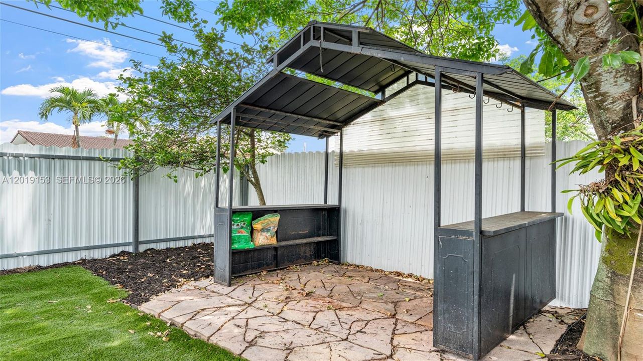 En Venta: $765,000 (4 camas, 3 baños, 2053 Pies cuadrados)