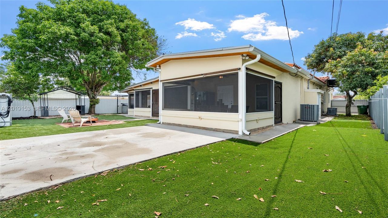 En Venta: $765,000 (4 camas, 3 baños, 2053 Pies cuadrados)