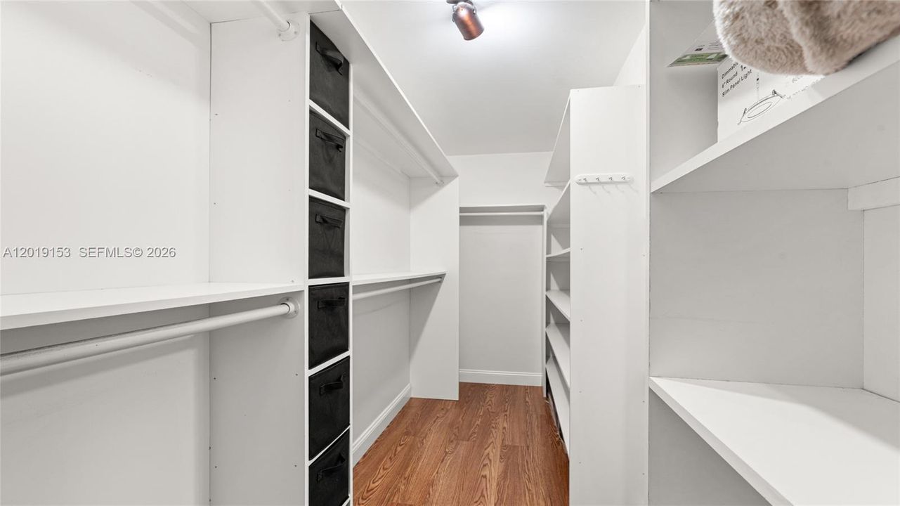 En Venta: $765,000 (4 camas, 3 baños, 2053 Pies cuadrados)