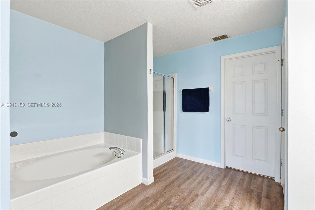 For Sale: $490,000 (4 beds, 3 baths, 2742 Square Feet)
