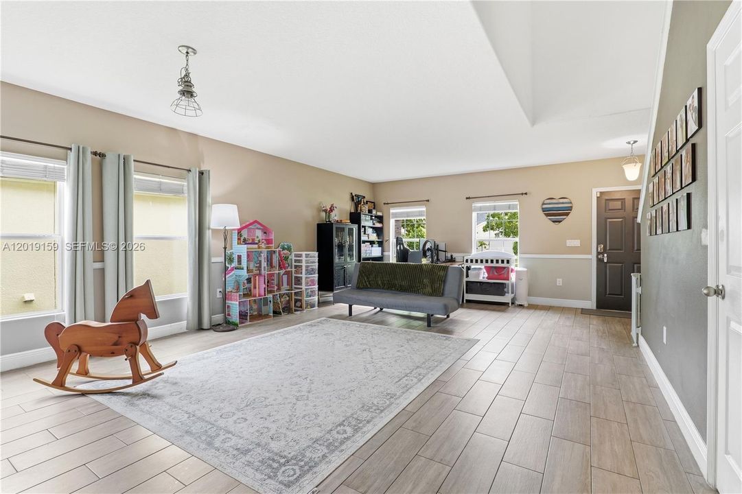 For Sale: $490,000 (4 beds, 3 baths, 2742 Square Feet)