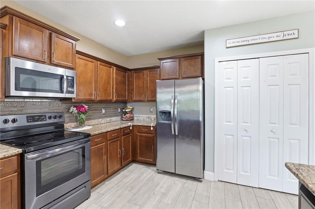 For Sale: $490,000 (4 beds, 3 baths, 2742 Square Feet)