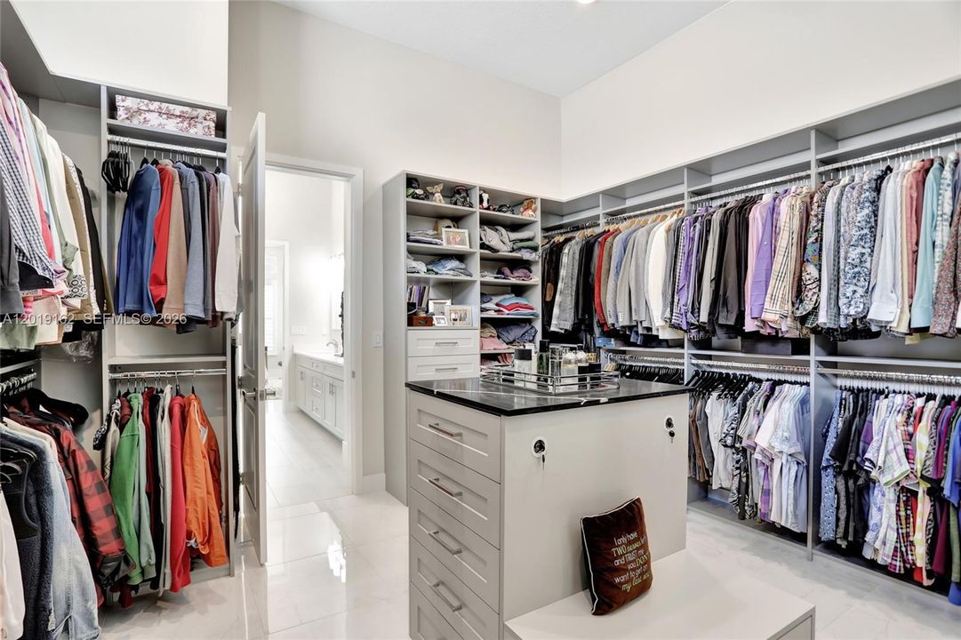 For Sale: $1,750,000 (3 beds, 2 baths, 2613 Square Feet)
