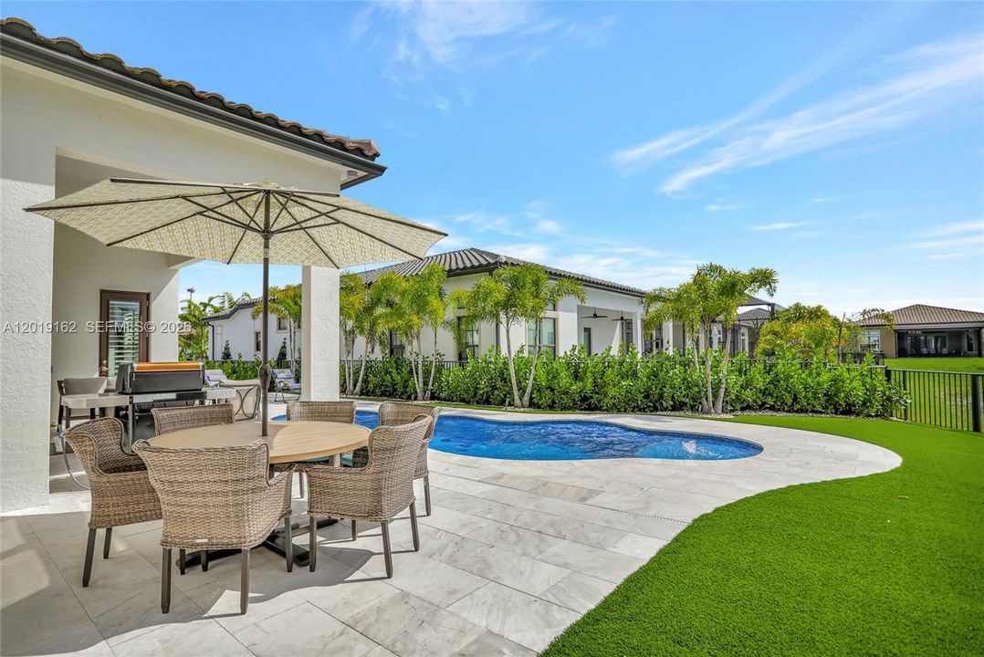 For Sale: $1,750,000 (3 beds, 2 baths, 2613 Square Feet)