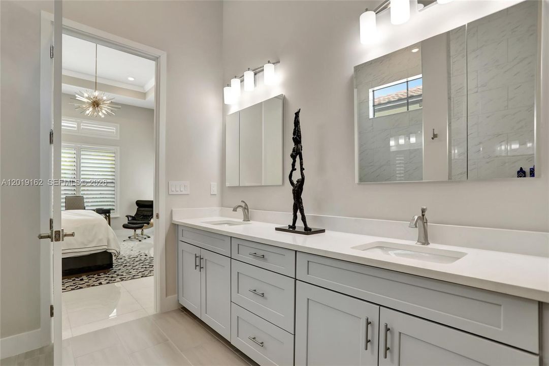 For Sale: $1,750,000 (3 beds, 2 baths, 2613 Square Feet)