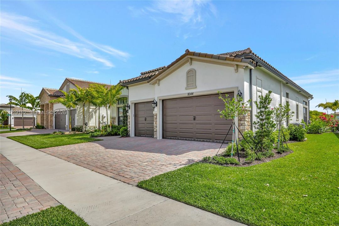 For Sale: $1,750,000 (3 beds, 2 baths, 2613 Square Feet)