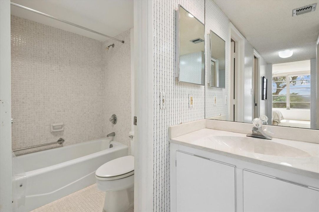 12-Cowan-806 Cypress Blvd #408-11