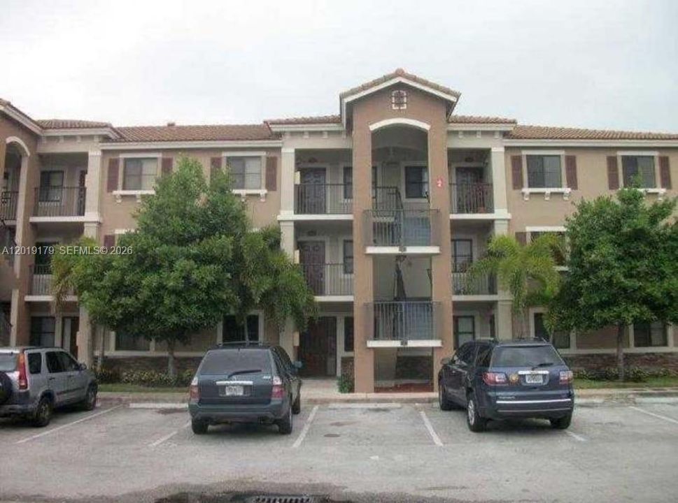 For Sale: $266,000 (2 beds, 2 baths, 809 Square Feet)