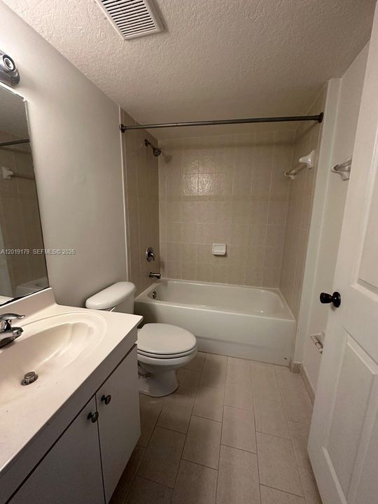 For Sale: $266,000 (2 beds, 2 baths, 809 Square Feet)