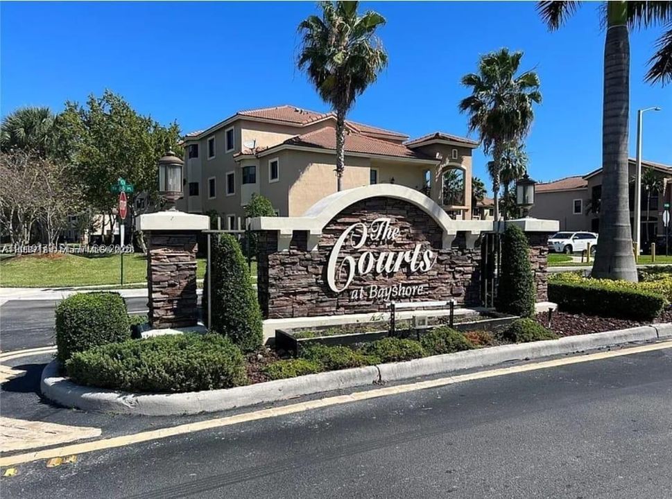 For Sale: $266,000 (2 beds, 2 baths, 809 Square Feet)