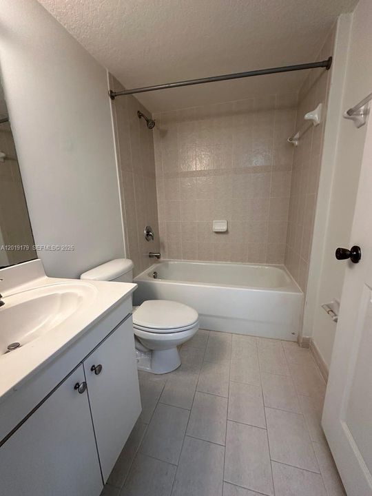 For Sale: $266,000 (2 beds, 2 baths, 809 Square Feet)