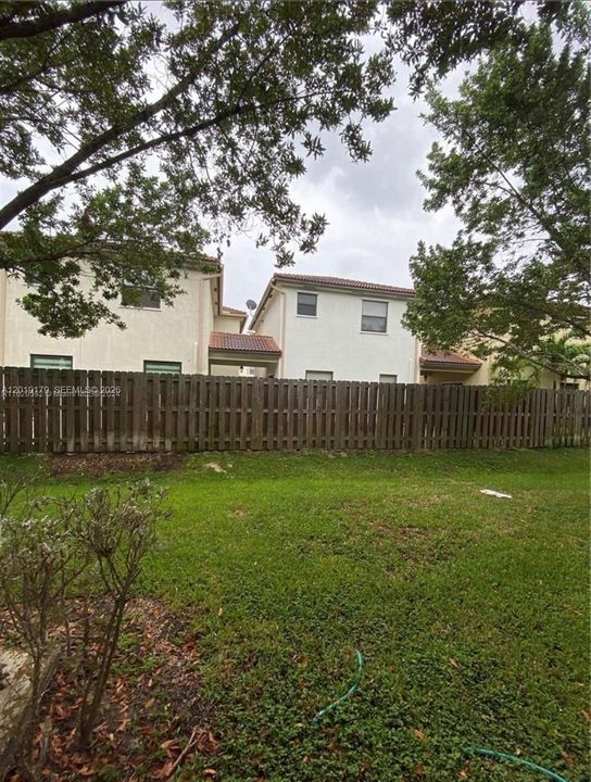 For Sale: $266,000 (2 beds, 2 baths, 809 Square Feet)