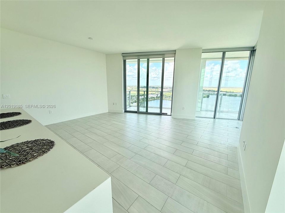 В аренду: $4,000 (2 спален, 2 ванн, 1179 Квадратных фут)
