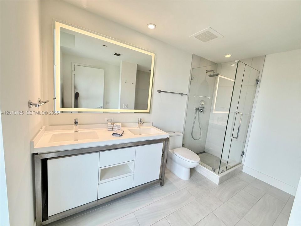 В аренду: $4,000 (2 спален, 2 ванн, 1179 Квадратных фут)