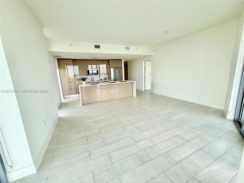 В аренду: $4,000 (2 спален, 2 ванн, 1179 Квадратных фут)