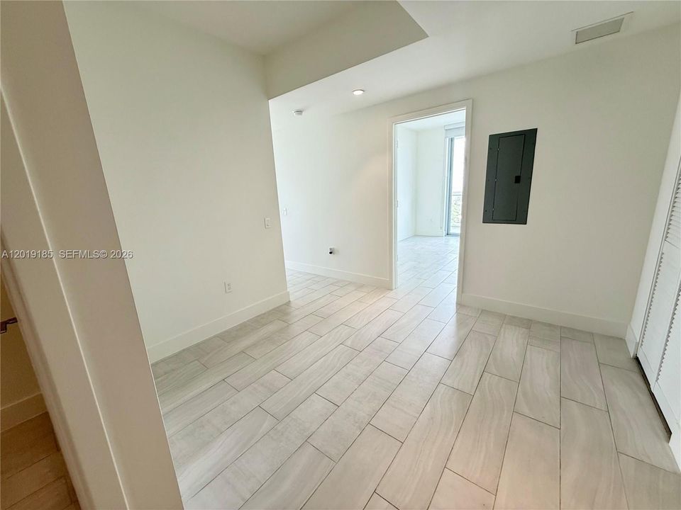 В аренду: $4,000 (2 спален, 2 ванн, 1179 Квадратных фут)