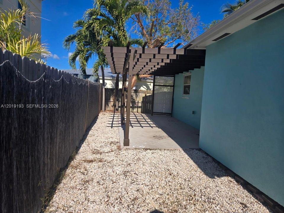 For Sale: $520,000 (2 beds, 1 baths, 771 Square Feet)