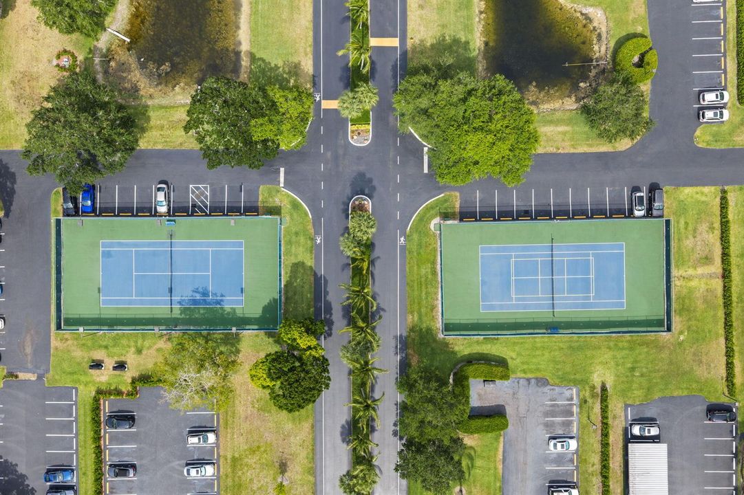 tenis courts aerial view
