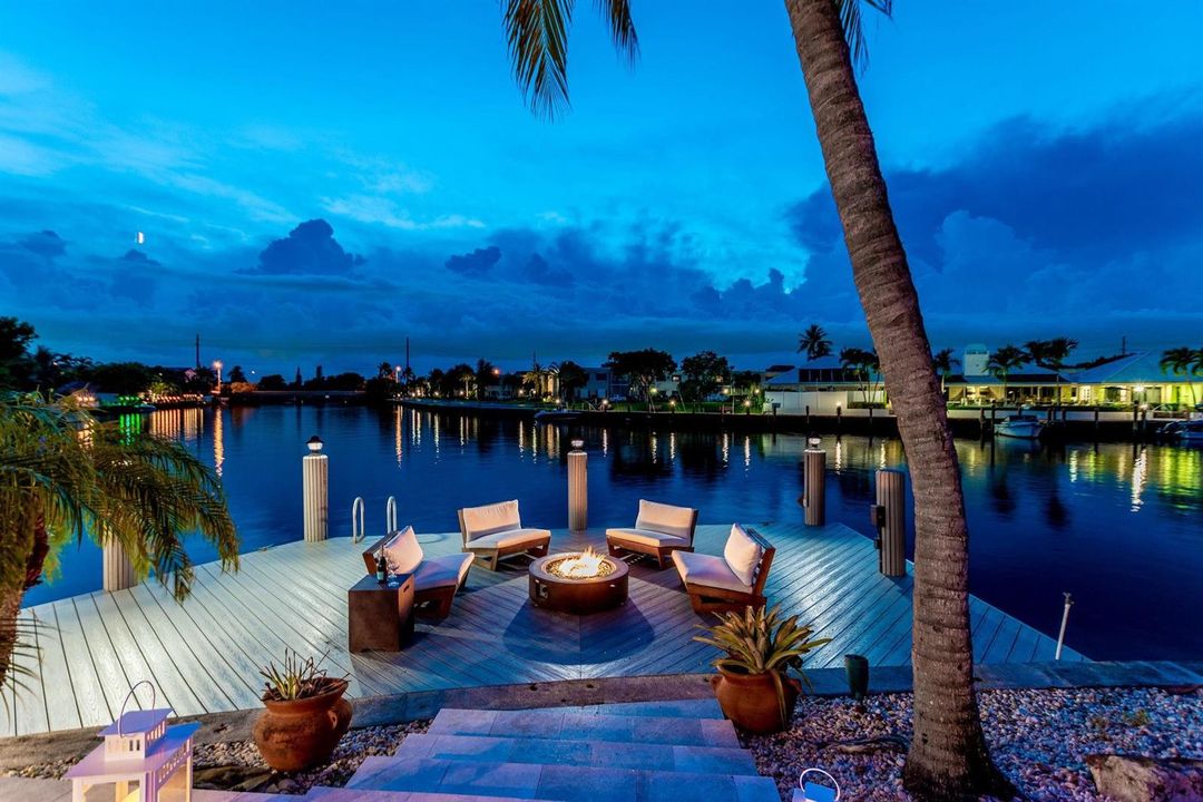 Boa Dock with Fire Pit Expansive View