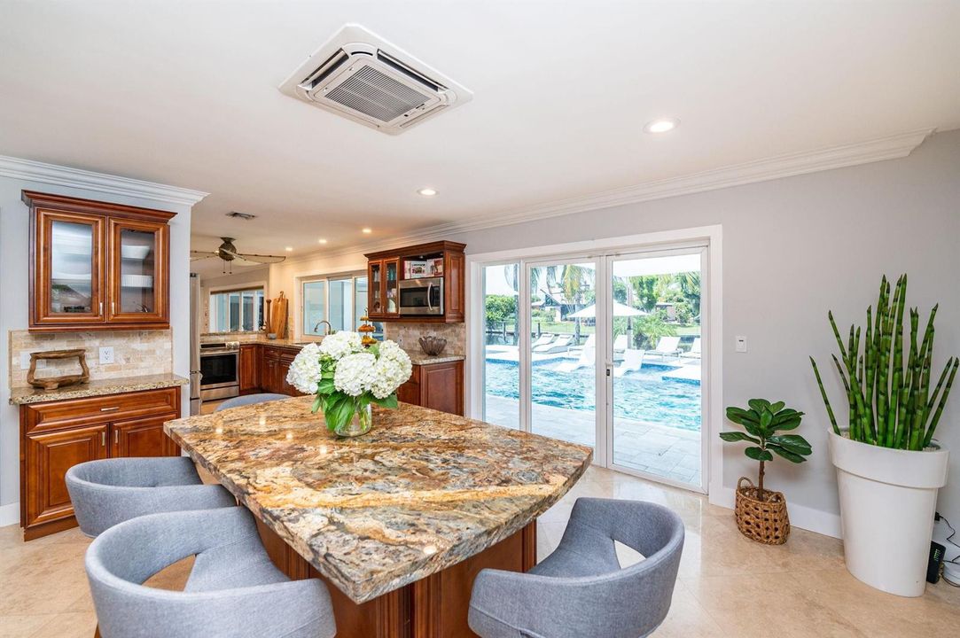 Wine / Beverage Bar - Fully Equipped