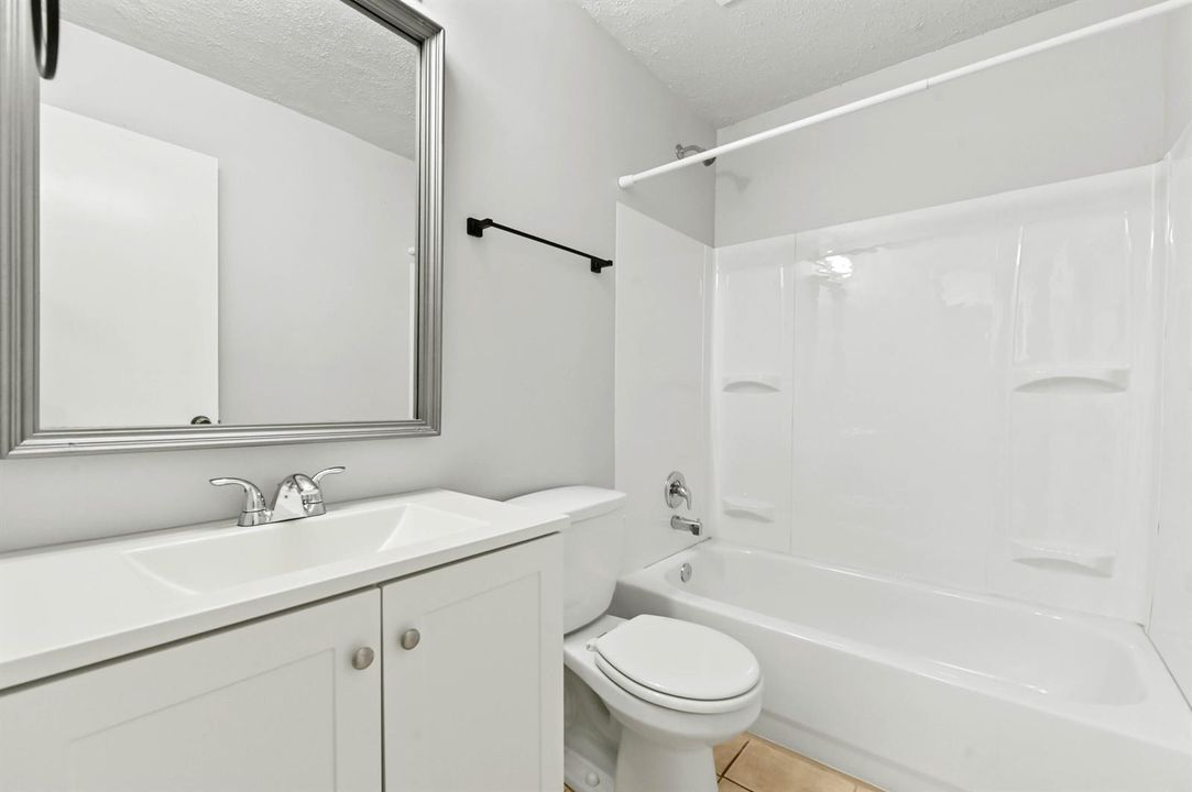 18 bathroom 01
