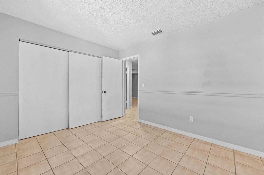 17 bedroom 02