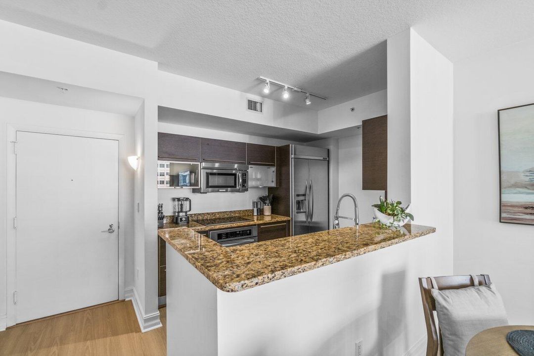 Breakfast Bar & Kitchen