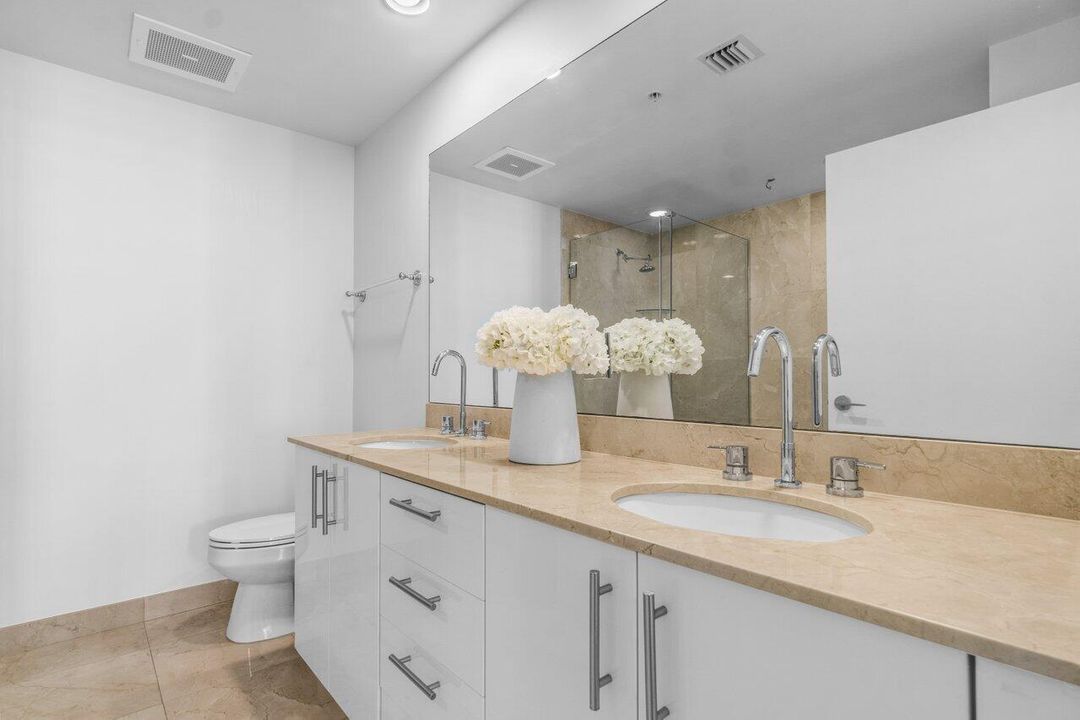 Primary Bathroom, Double Sink Vanity