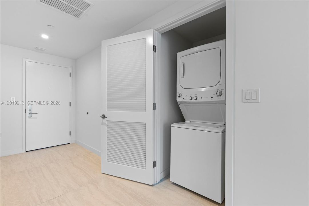 В аренду: $7,500 (2 спален, 2 ванн, 1286 Квадратных фут)