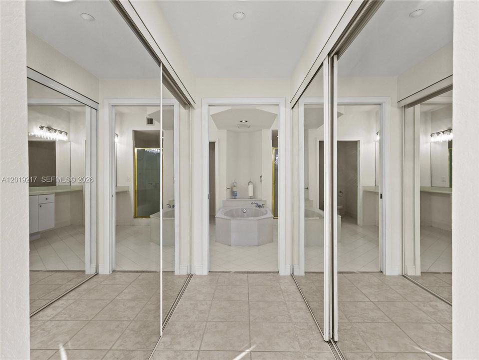 Activo con contrato: $4,200 (3 camas, 2 baños, 2490 Pies cuadrados)