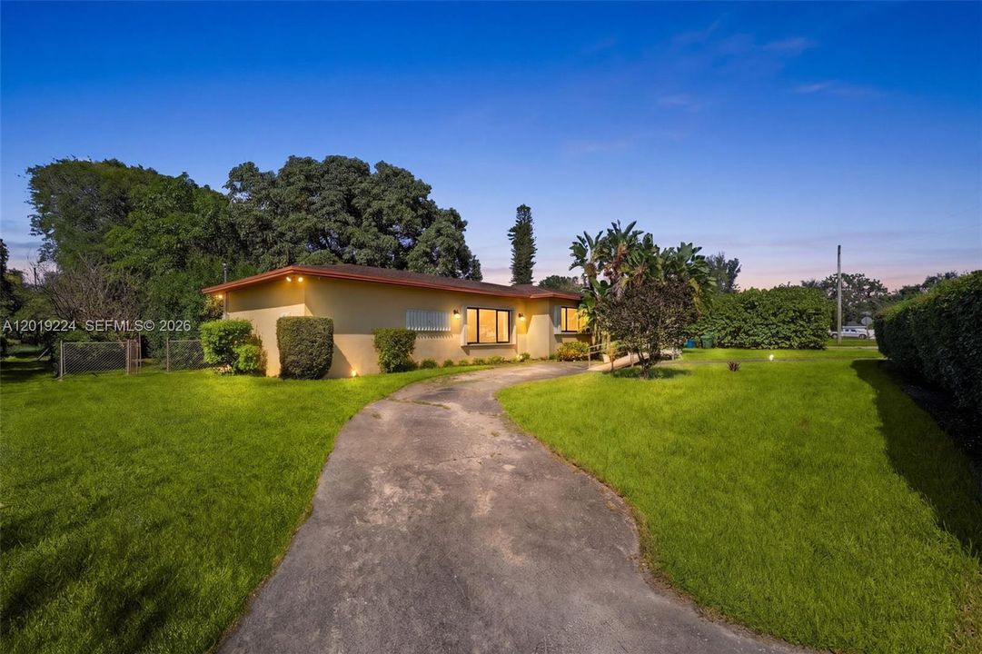 For Sale: $685,000 (3 beds, 2 baths, 2066 Square Feet)